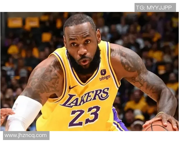 詹姆斯：篮球传奇背后的奋斗故事与荣耀时刻